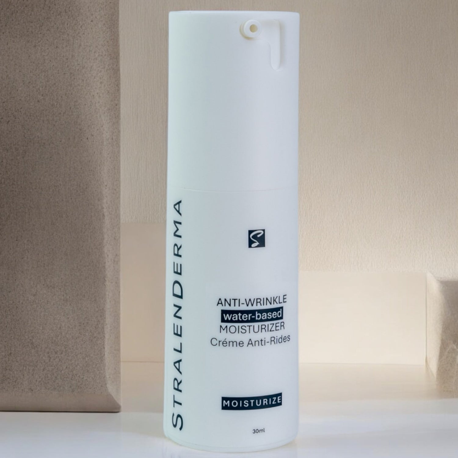 STRALENDERMA Anti Wrinkle Moisturizer. Water-based, formulated with antioxidant & peptides to reduce wrinkles & boost skin hydration